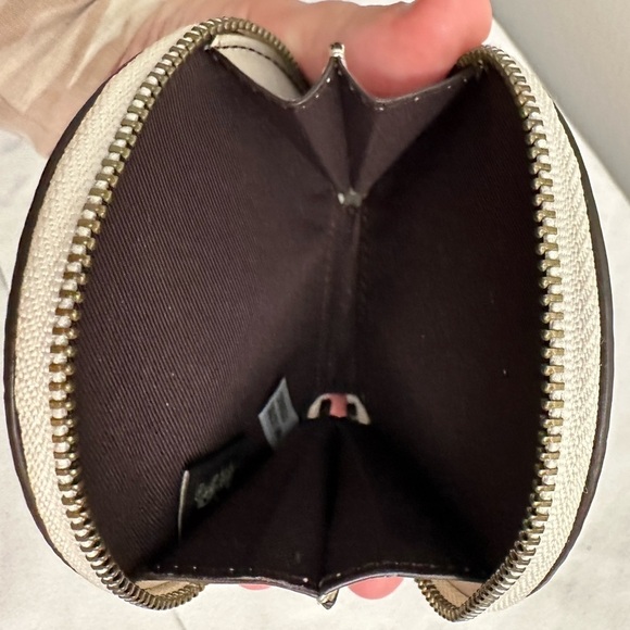 Coach Coin Case Wallet Round Leather C Motif Retails $95 EUC - Picture 4 of 4